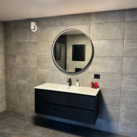 아파트 Your Away From Home, 1 *