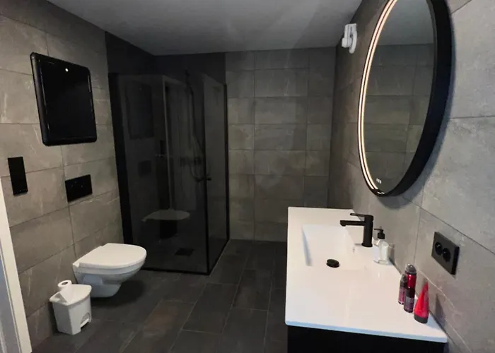 Your Away From Home, 1 דירה *